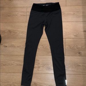 Dark Gray Reebok Workout Leggings with Pocket